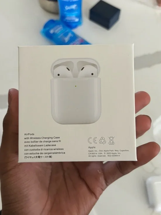 Apple White Wireless Earbuds with Charging Case